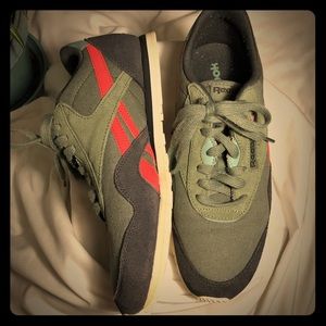 Retro, like new, size 8.5 Reebok sneakers.